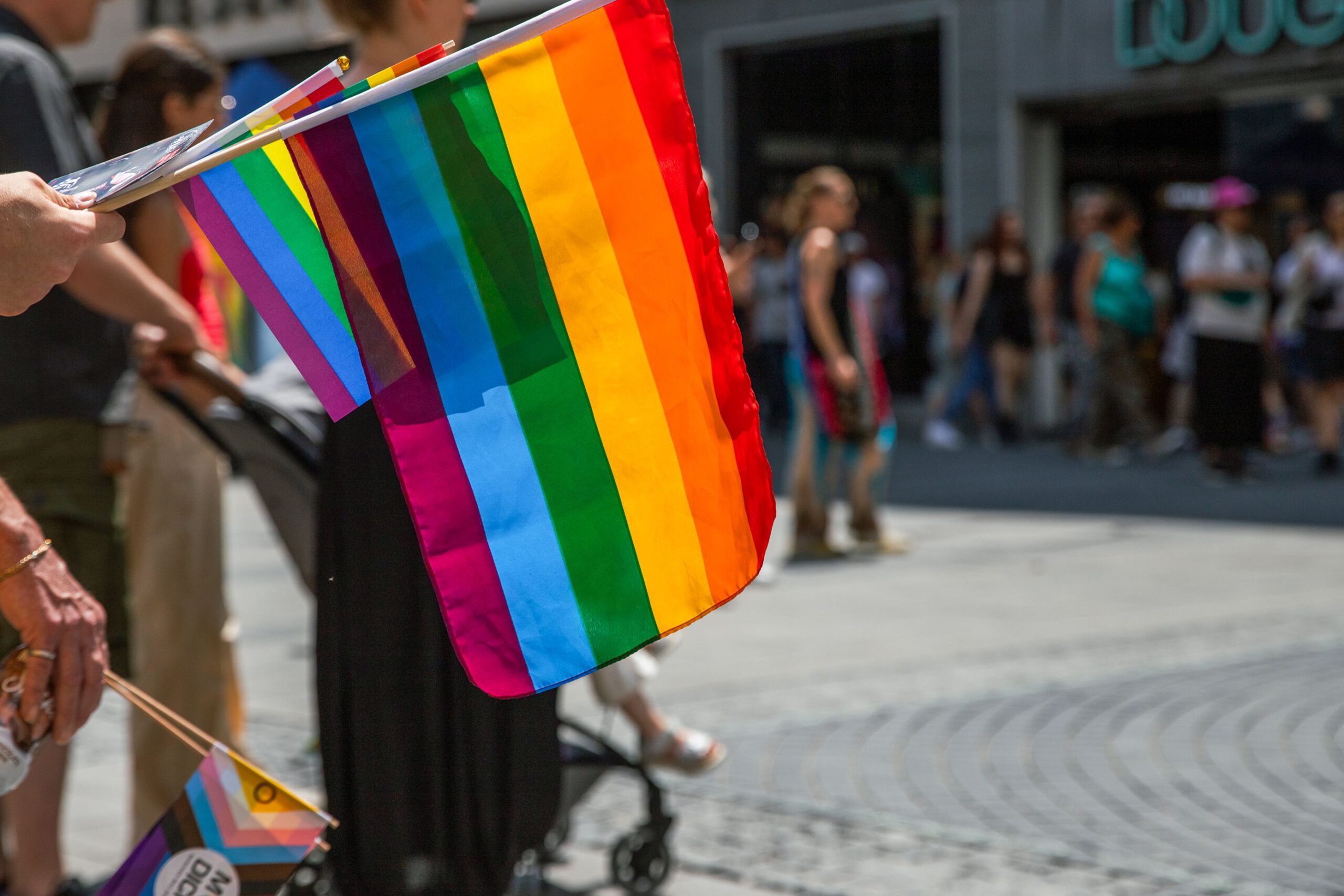 <strong>Eine Schlussfolgerung aus Sachsen-Anhalt: Zusammenhalten gegen Faschisten – Runder Tisch unterstützt CSD Remscheid</strong>
