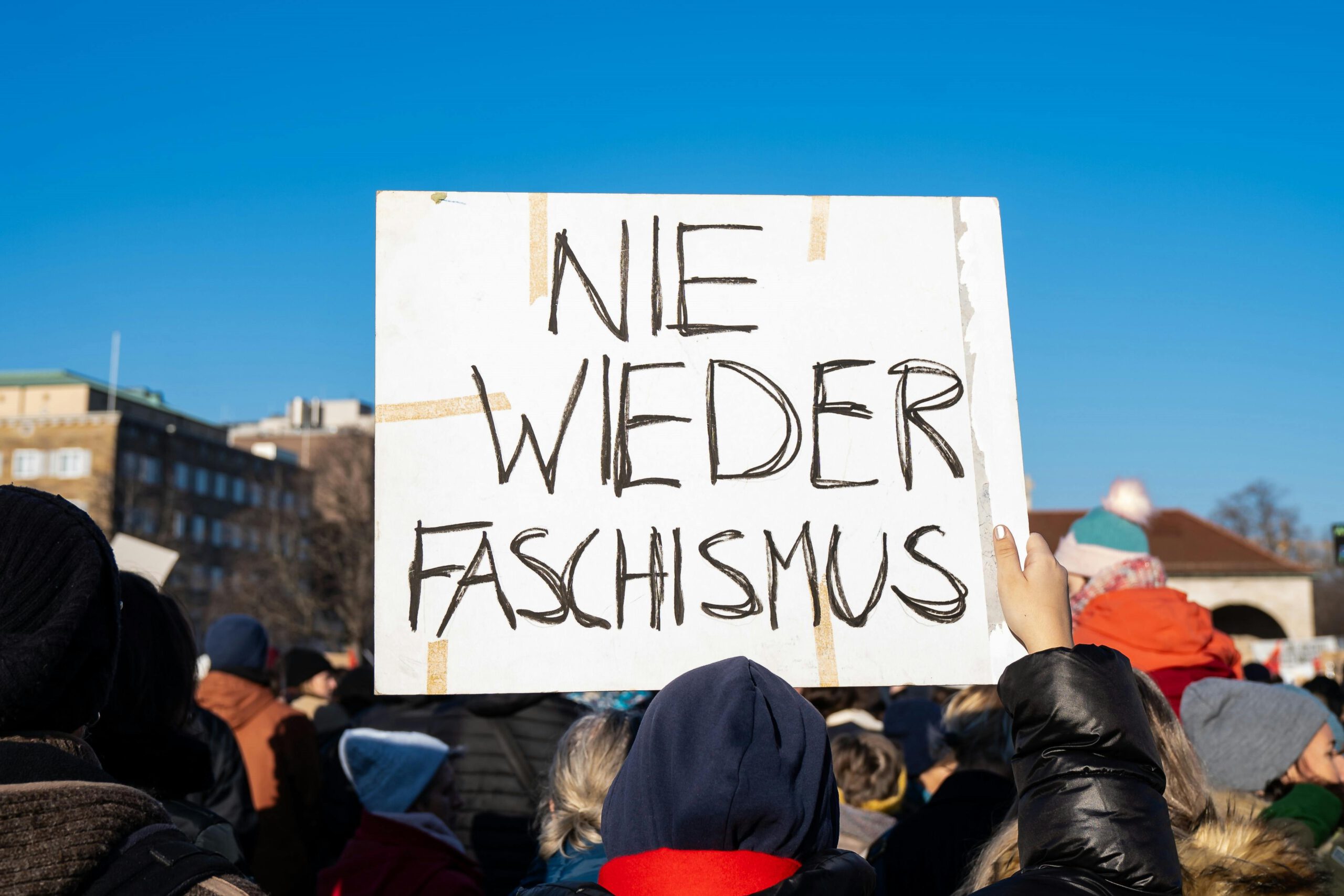 Jusos und Grüne demonstrieren gemeinsam mit Rundem Tisches gegen Rechts